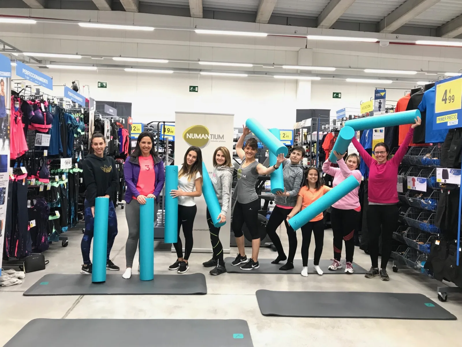 Participantes en el Dia Internacional del Pilates con Numantium en Soria
